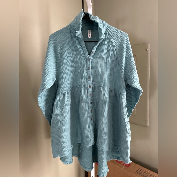 Zenana Outfitters Tops - Zenana Outfitters Teal Button-Down Shirt